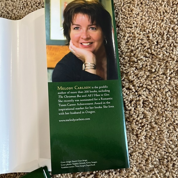 The Christmas Dog by Melody Carlson 176 pages - Picture 4 of 8